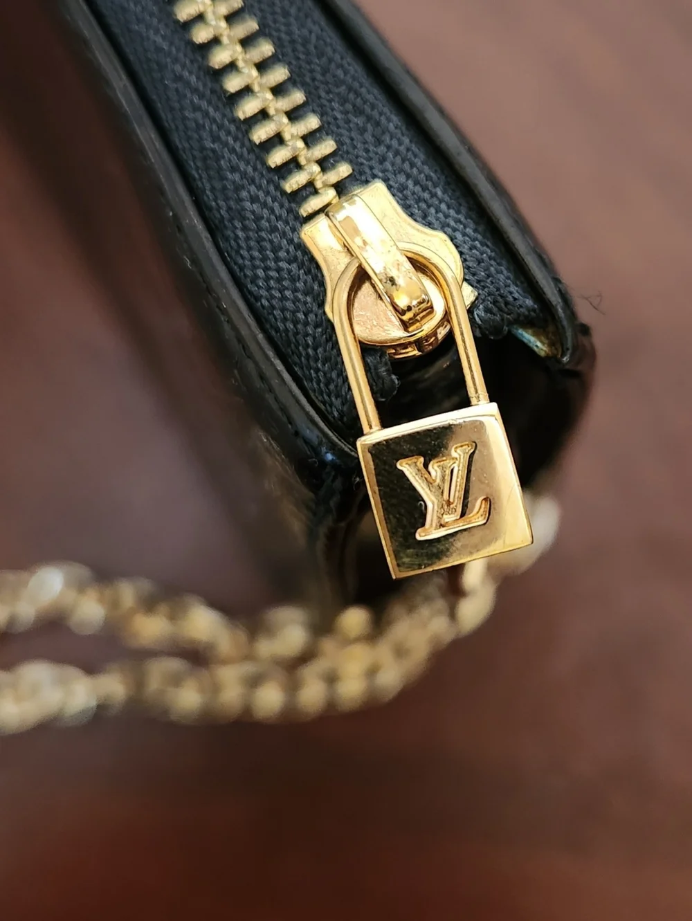 Louis Vuitton Black Monogram Vernis Pochette Bag - Picture 4 of 9